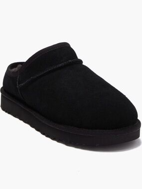 Ugg women’s classic black slipper